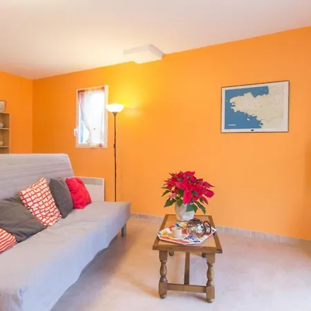 à 800 M De La Avec Jardin Clos, équipements Bébé, Et Parking Privé - Fr-1-306-857