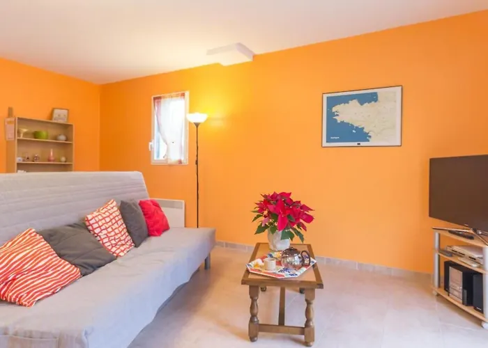 à 800 M De La Avec Jardin Clos, équipements Bébé, Et Parking Privé - Fr-1-306-857